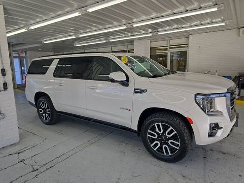 Used 2022 GMC Yukon XL AT4 image 6
