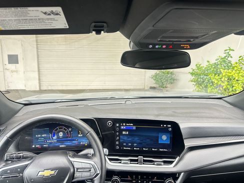 Used 2025 Chevrolet Equinox LT image 33