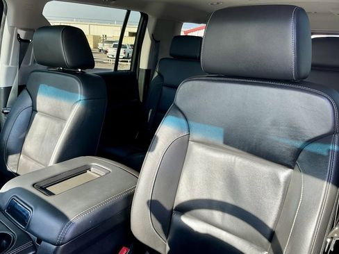 Used 2020 Chevrolet Suburban LT w/ Luxury Package image 37