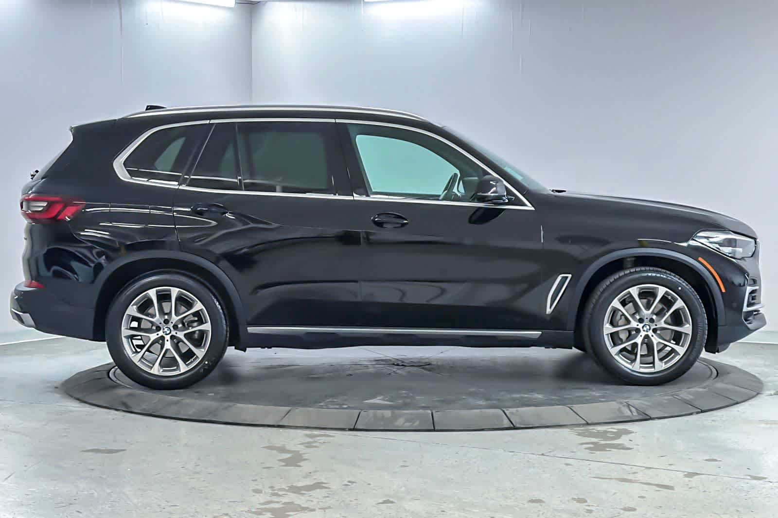 Used 2022 BMW X5 xDrive40i w/ Parking Assistance Package AWD/4WD image 8