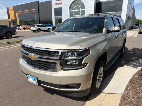 Used 2015 Chevrolet Suburban LT w/ Luxury Package AWD/4WD image 2