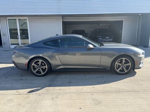 Used 2025 Ford Mustang Premium image 4