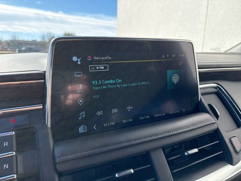 Used 2023 Chevrolet Suburban LT image 18