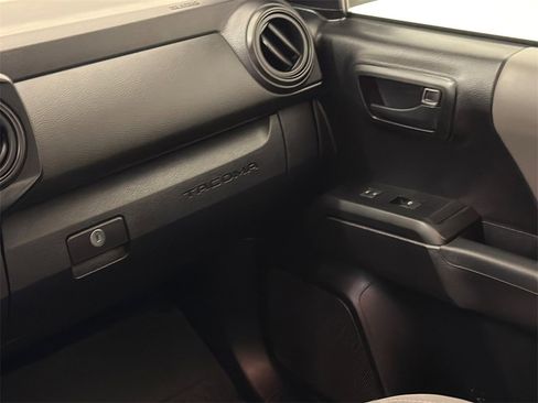 Used 2022 Toyota Tacoma SR image 17
