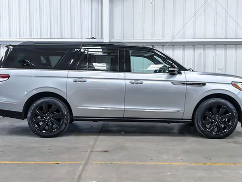 Used 2023 Lincoln Navigator L Black Label AWD/4WD image 8