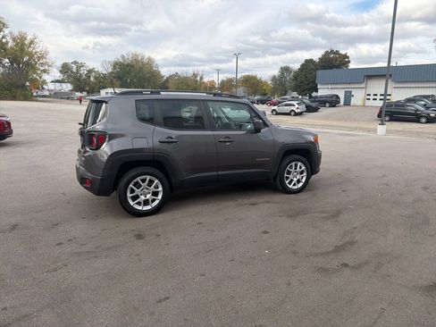 Used 2019 Jeep Renegade Latitude w/ Cold Weather Group image 31