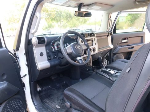 Used 2009 Toyota FJ Cruiser 2WD w/ TRD Sport Pkg image 19