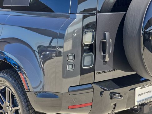 New 2026 Land Rover Defender 110 X-Dynamic SE AWD/4WD image 35