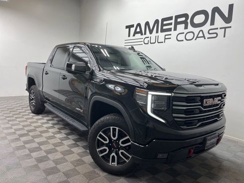 Used 2022 GMC Sierra 1500 AT4 w/ AT4 Preferred Package AWD/4WD image 1