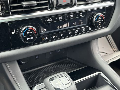 Used 2023 Nissan Pathfinder SL w/ SL Premium Package AWD/4WD image 29