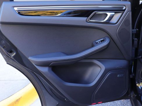 Used 2024 Porsche Macan image 12