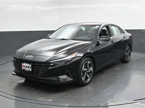 Used 2023 Hyundai Elantra Limited w/ Cargo Package image 6