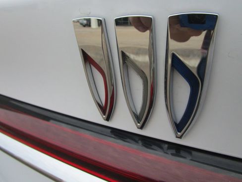 Used 2025 Buick Enclave Preferred FWD image 16