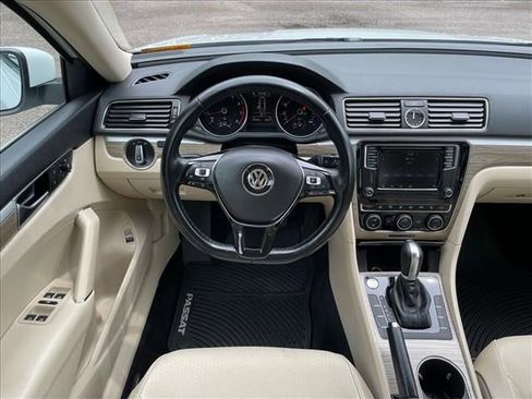 Used 2017 Volkswagen Passat 1.8T SE FWD image 3