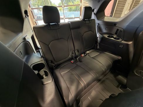 Used 2024 Honda Pilot TrailSport image 6
