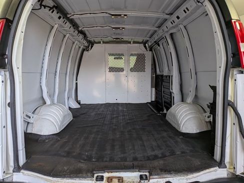 Used 2018 Chevrolet Express 2500 w/ Driver Convenience Package RWD image 8