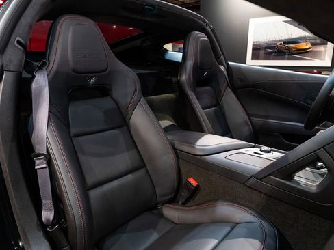 Used 2016 Chevrolet Corvette Z06 w/ 3LZ Preferred Equipment Group image 40