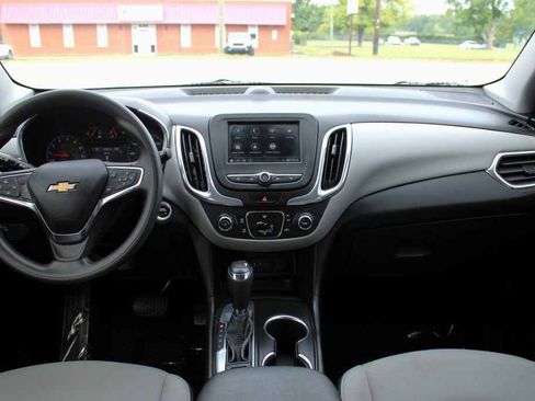 Used 2019 Chevrolet Equinox LS w/ LS Convenience Package FWD image 11