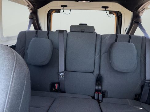 Used 2024 Jeep Wrangler Unlimited Sahara AWD/4WD image 30