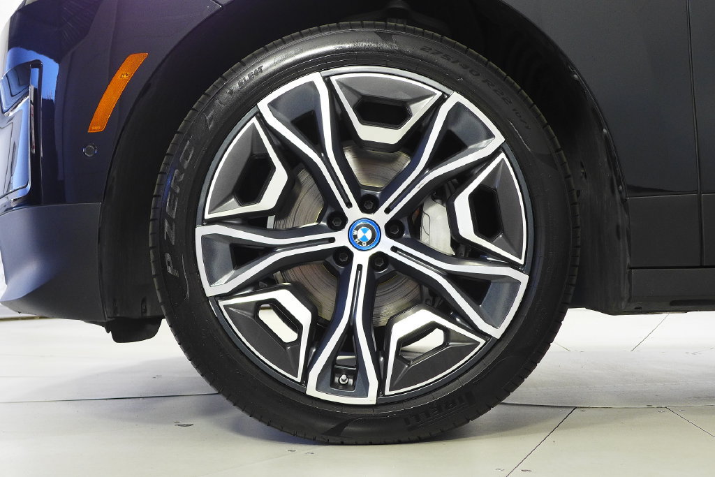 Certified 2024 BMW iX xDrive50 AWD/4WD image 5