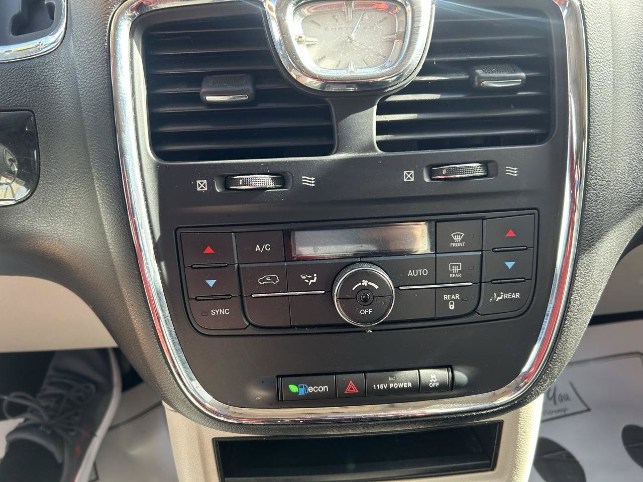 Used 2015 Chrysler Town & Country Touring FWD image 23
