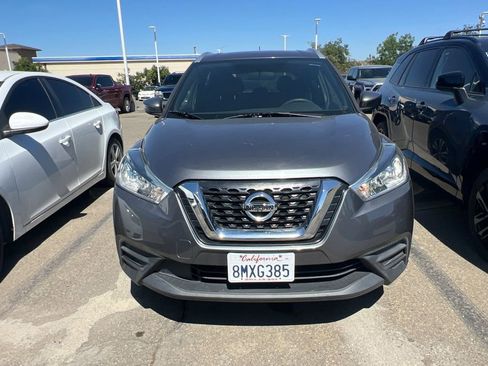 Used 2019 Nissan Kicks SV FWD image 3