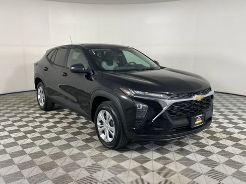 New 2026 Chevrolet Trax LS w/ Driver Confidence Package FWD image 23