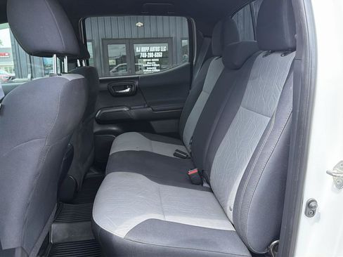 Used 2020 Toyota Tacoma TRD Sport AWD/4WD image 16