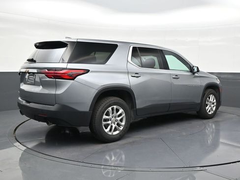 Used 2023 Chevrolet Traverse LS FWD image 5