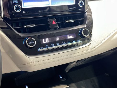 Used 2022 Toyota Corolla LE w/ Premium Interior Package FWD image 15
