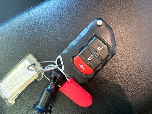 Used 2025 Jeep Wrangler Unlimited Sport AWD/4WD image 19