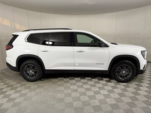 Used 2025 GMC Acadia Elevation image 8