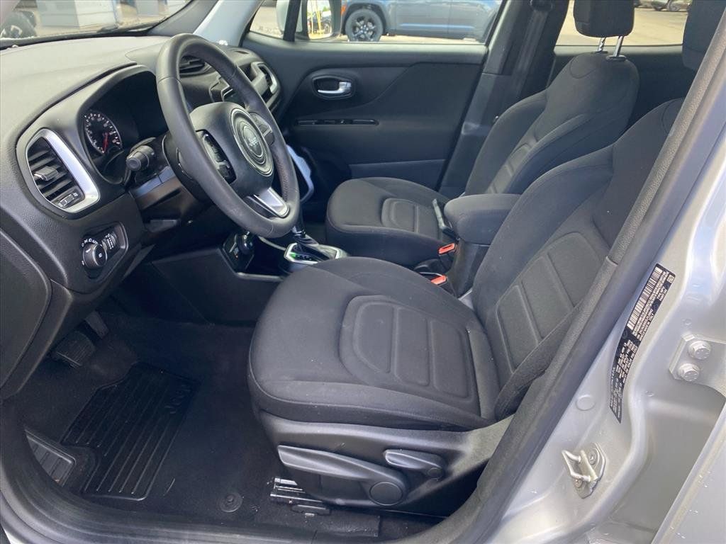 Used 2020 Jeep Renegade Latitude AWD/4WD image 9