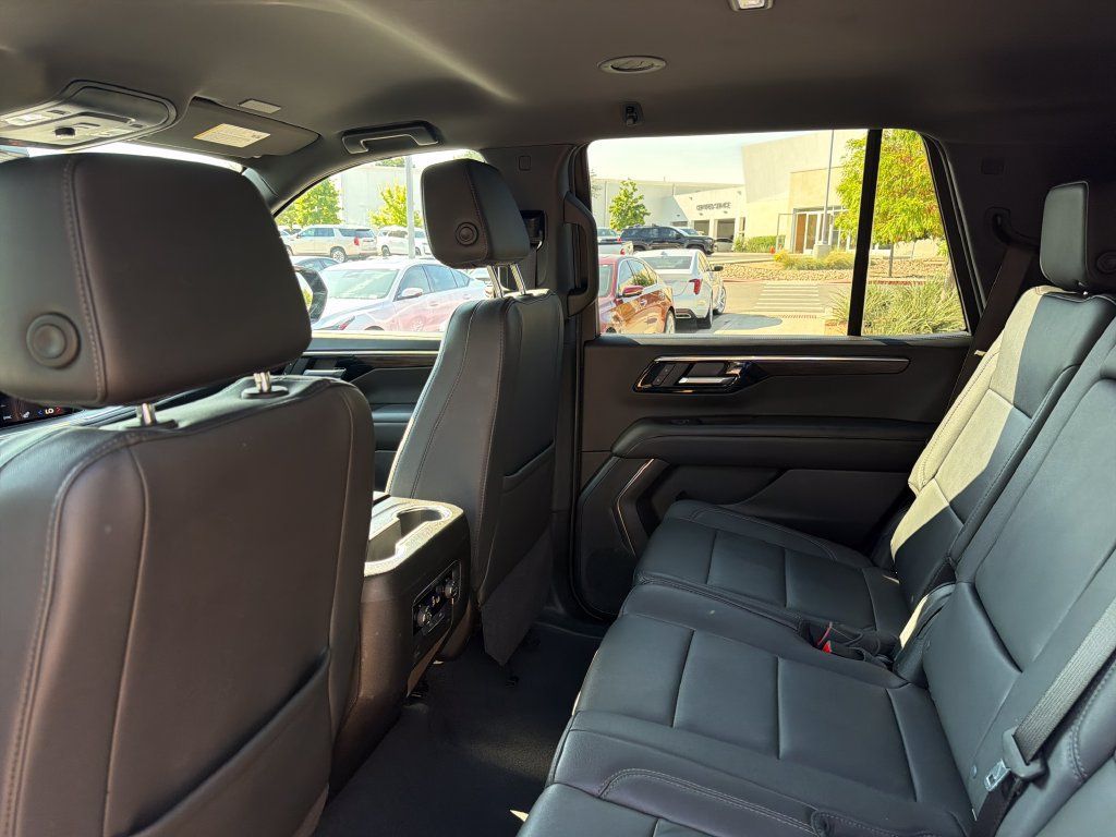 Used 2025 Chevrolet Tahoe Z71 AWD/4WD image 36