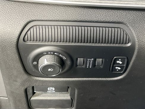 Used 2022 Jeep Wagoneer Series II AWD/4WD image 10