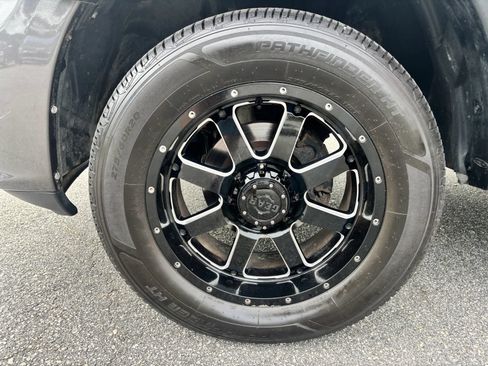 Used 2014 RAM 1500 Express AWD/4WD image 13