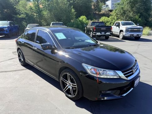 Used 2015 Honda Accord Touring image 4