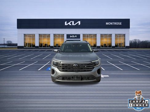 Used 2025 Volkswagen Atlas SE AWD/4WD image 2
