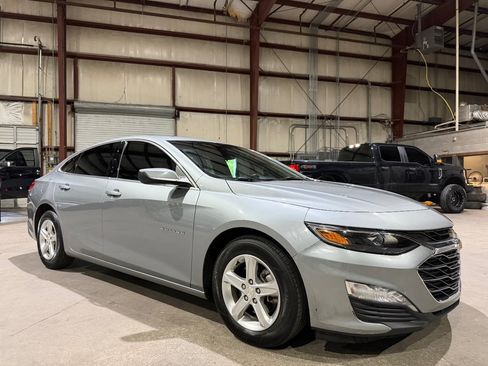 Used 2024 Chevrolet Malibu LT FWD image 1
