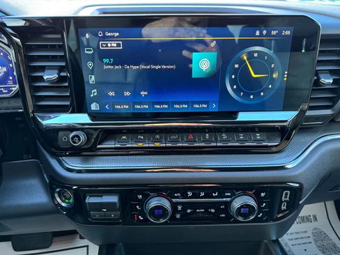 Used 2022 Chevrolet Silverado 1500 ZR2 w/ Technology Package image 29