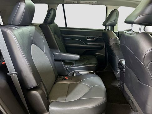 Used 2025 Toyota Grand Highlander AWD image 26