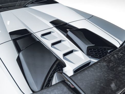 Used 2019 Lamborghini Huracan Performante AWD/4WD image 20