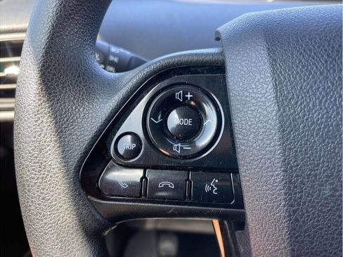 Used 2019 Toyota Prius LE image 16