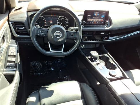 Used 2023 Nissan Rogue SL image 10