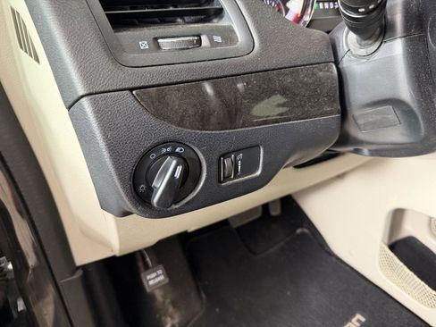 Used 2016 Dodge Grand Caravan SXT w/ UConnect Hands-Free Group FWD image 21