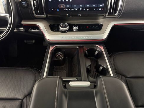 Used 2025 Ford Expedition Platinum w/ Driver's Package image 17