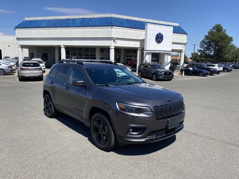 Used 2019 Jeep Cherokee Latitude Plus AWD/4WD image 2