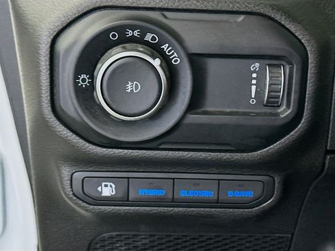 Used 2023 Jeep Wrangler Unlimited Sahara w/ Cold Weather Group AWD/4WD image 16