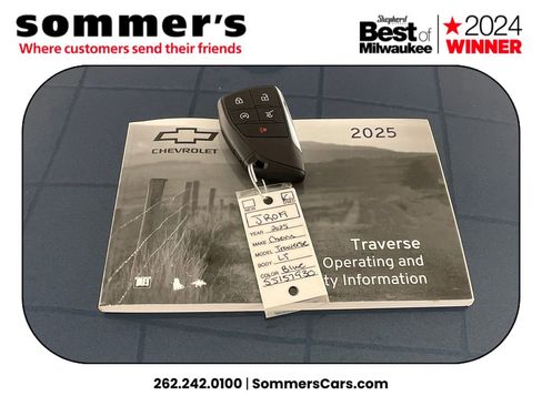 Used 2025 Chevrolet Traverse LT image 25