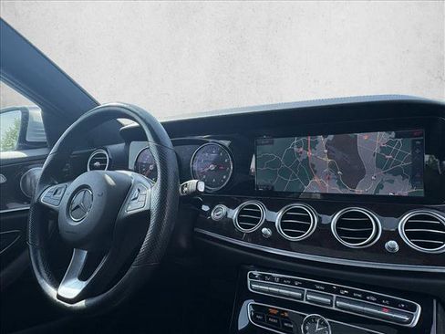 Used 2017 Mercedes-Benz E 300 4MATIC image 22